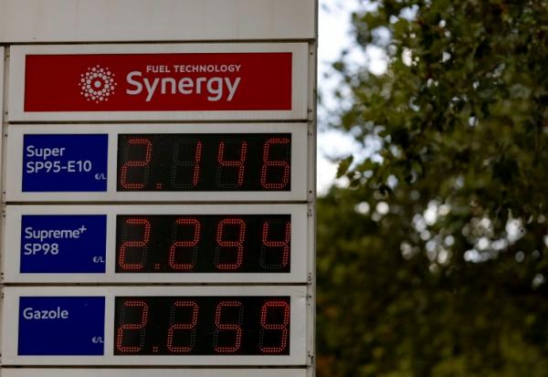 Un panneau affiche les prix de l'essence dans une station-service à Paris, le 9 septembre 2026