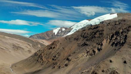 Vue aérienne de glaciers dans les Andes, près d'Iglesia, dans la province de San Juan en Argentine, le 23 avril 2026