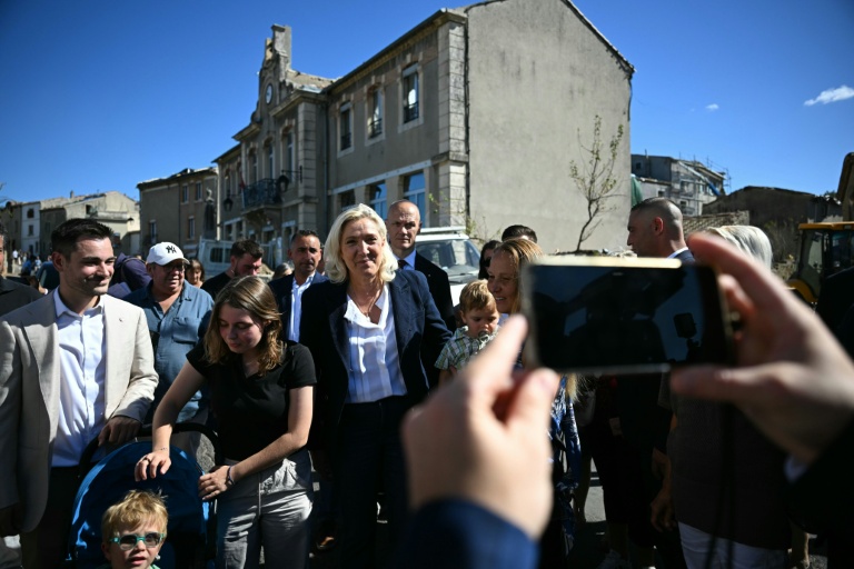 La candidate RN à la présidence de la République, Marine Le Pen, à Pomas le 18 septembre 2026