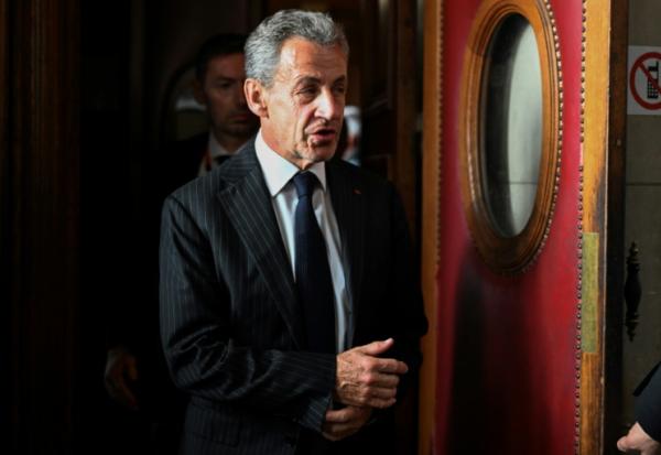 L'ancien président Nicolas Sarkozy quitte le palais de justice à Paris, le 14 février 2024, après le verdict de son procès en appel dans l'affaire Bygmalion