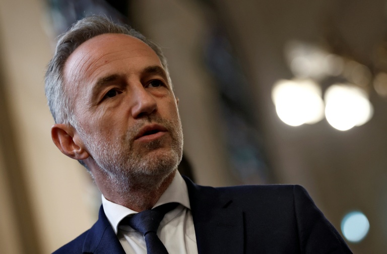 Le nouveau maire PS de Paris, Emmanuel Grégoire, lors du lancement d'une Convention citoyenne sur la protection des enfants et de leur temps à l'écolele 18 mai 2026 à Paris