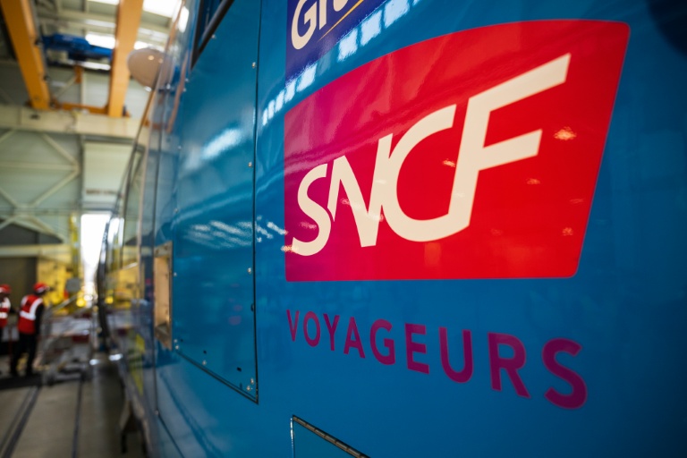 Le patron de la SNCF Jean Castex, annonce une réorganisation de la gouvernance de la filiale SNCF Voyageurs, dont l'actuel PDG Christophe Fanichet va être remplacé par deux personnes