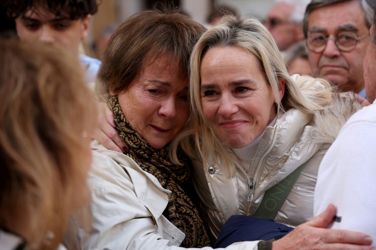 La fille d'Evelyne Leclercq (d) aux funérailles de sa mère et Fabienne Egal à la cathédrale Sainte-Réparate à Nice le 13 janvier 2026