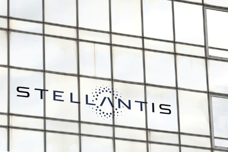 Stellantis a annoncé jeudi une perte nette de 22,3 milliards d'euros pour 2025, la deuxième plus importante jamais enregistrée par un groupe français