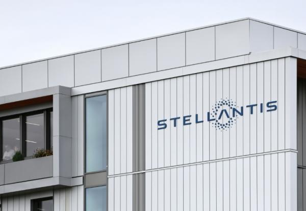 Après 2028, Stellantis va cesser la production d'automobiles dans son site historique de Poissy, dans les Yvelines