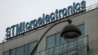 Le groupe franco-italien de composants électroniques STMicroelectronics compte se séparer "d'environ 1.000 personnes" en France sur les 2.800 départs volontaires prévus dans le monde d'ici fin 2027