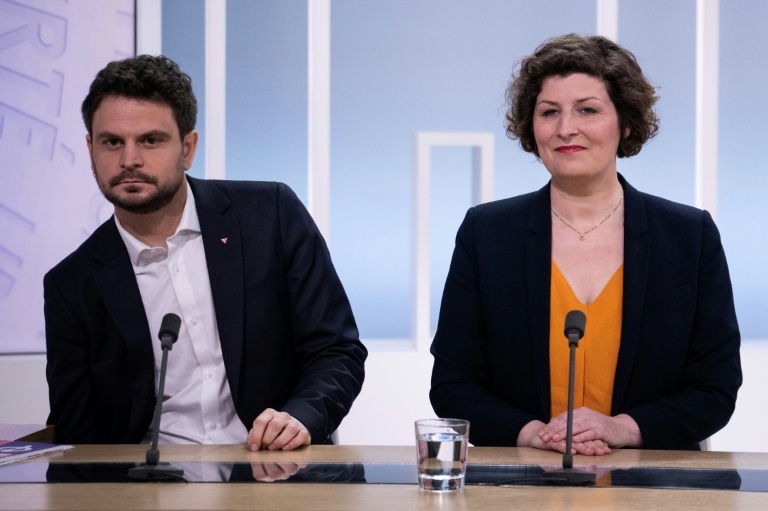 Le candidat de La France Insoumise (LFI) Florian Kobryn (G), et la maire sortante  Les Ecologistes Jeanne Barseghian (D) à Strasbourg le 11 mars 2026