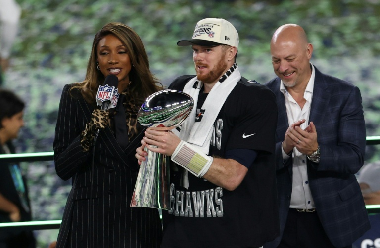 Le quarterback des Seattle Seahawks Sam Darnold après la victoire de son équipe dans le Super Bowl, le 8 février 2026 à Santa Clara, en Californie