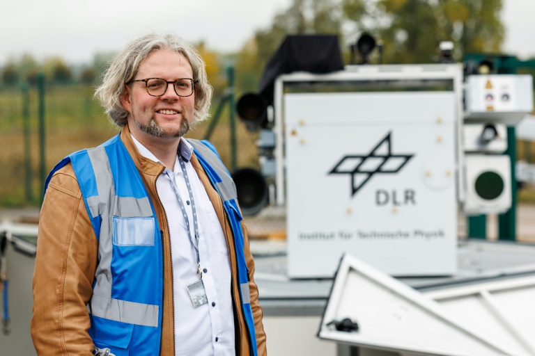 Johann Dauer, responsable de la recherche sur les drones au sein de l'Institut des systèmes de vol du DLR, lors d'une présentation du programme