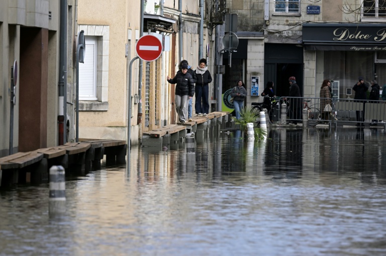 Une rue d'Angers (Maine-et-Loire) inondée par la crue de la Maine, le 20 février 2026