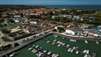 Vue aérienne du port du Château-d'Oléron, sur l'île d'Oléron, le 8 avril 2025
