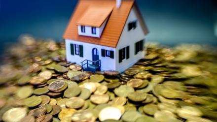 Le gouvernement a promis de faire "un point d'étape" dans "quelques mois" de l'augmentation de la taxe foncière