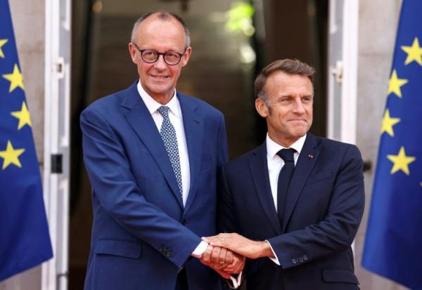 Le chancelier allemand Friedrich Merz et le président français Emmanuel Macron, le 29 août 2025 à Toulon, dans le sud-est de la France