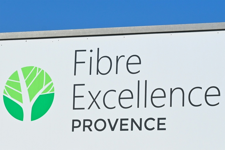 Le logo de l'usine Fibre Excellence de Tarascon dans les Bouches-du-Rhône, le 29 juillet 2026
