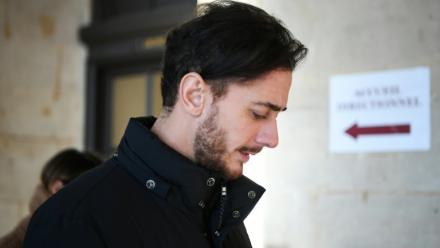 Le chanteur marocain Saad Lamjarred arrive au tribunal de Paris, le 21 février 2023, pour  son procès, où il est accusé de viol sur une jeune femme en 2016