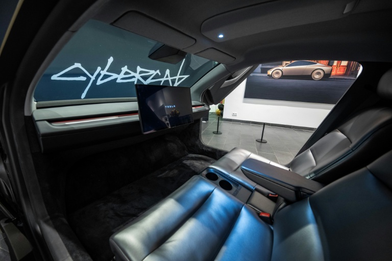 Un prototype du Cybercab, véhicule sans volant ni pédales de Tesla pour service de robotaxi, à Los Angeles le 3 décembre 2024