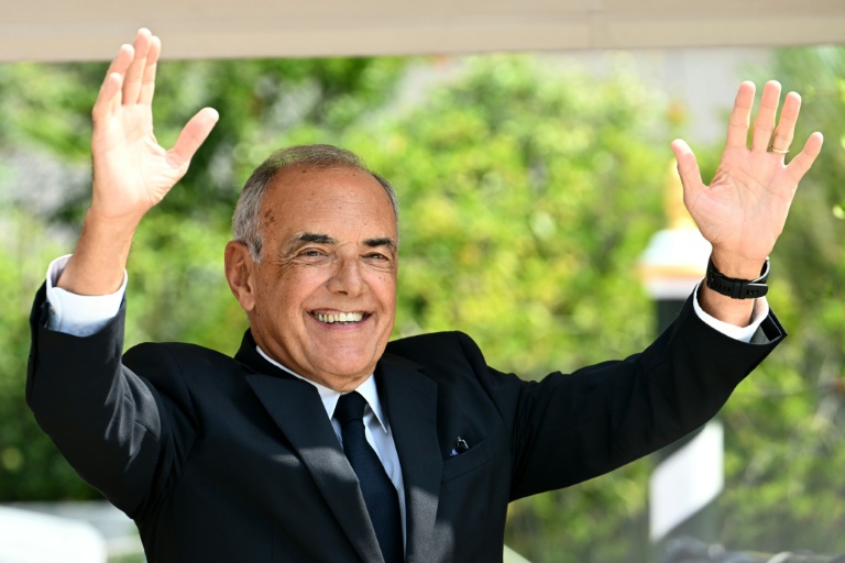 Le directeur artistique de la Mostra de Venise, Alberto Barbera, arrive à l'embarcadère Excelsior à la veille de la 82e édition du festival, au Lido de Venise, le 27 août 2025