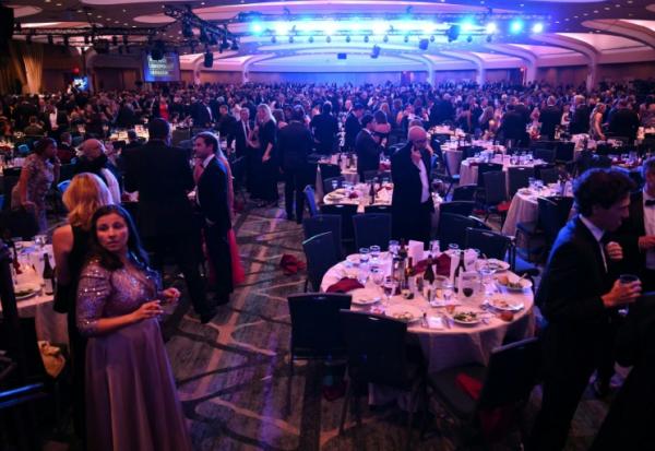 Des invités au dîner des correspondants de la Maison Blanche, auquel le président américain Donald Trump assistait, dans l'hôtel Hilton de Washington, le 25 avril 2026  