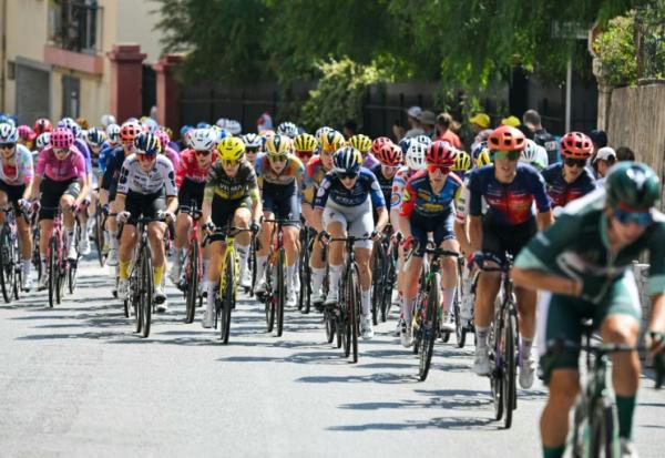 Les coureuses du Tour de France lors du départ de la dernière étape, le 9 août 2026 à Nice