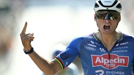 Le Néerlandais Mathieu van der Poel, petit-fils de Raymond Poulidor, s'impose lors de la 9e étape du Tour de France, le 12 juillet 2026 à Ussel