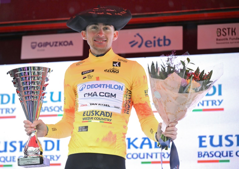 Le Français Paul Seixas, vainqueur du Tour du Pays basque, le 11 avril 2026 à Bergara