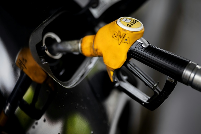 Depuis que le litre de gazole a franchi la barre des 2 euros en mars, les Français ont tendance à délaisser leur voiture et trouvent d'autres solutions pour se déplacer