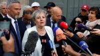 Emmanuelle Cordier, présidente de la Fédération nationale des taxis (FNDT), répond aux questions des journalistes après une réunion avec le Premier ministre François Bayrou, à Paris le 24 mai 2025