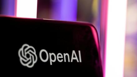 Trois chercheurs en sécurité d'OpenAI ont accusé jeudi le créateur de ChatGPT de les avoir licenciés pour avoir alerté sur les dangers de l'intelligence artificielle