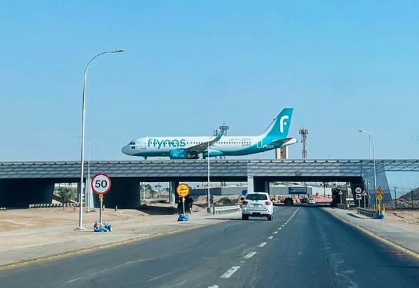 Un avion atterrit à l'aéroport international King Khalid de Ryad, le 19 septembre 2026