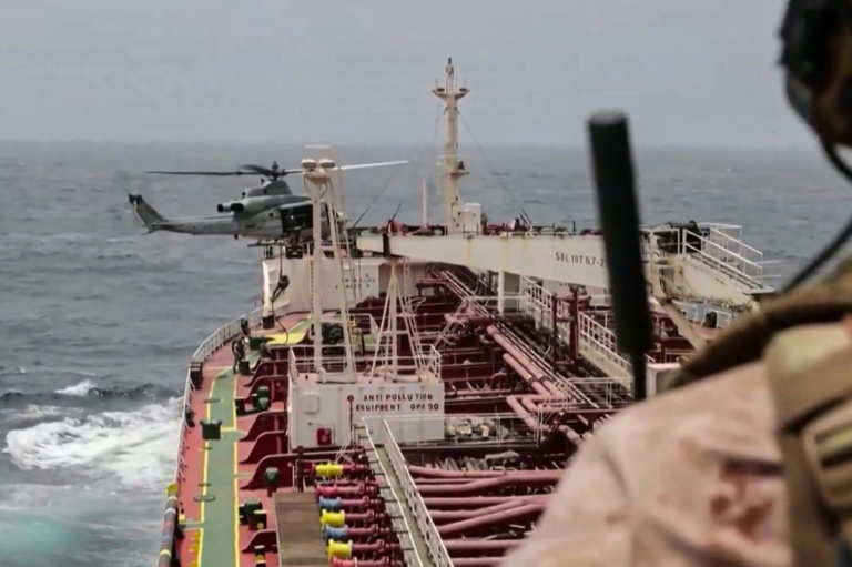 Des soldats américains travaillent au blocus des ports iraniens, selon une capture réalisée le 26 juillet d'une vidéo diffusée le 25 juillet par l'armée américaine (Centcom)