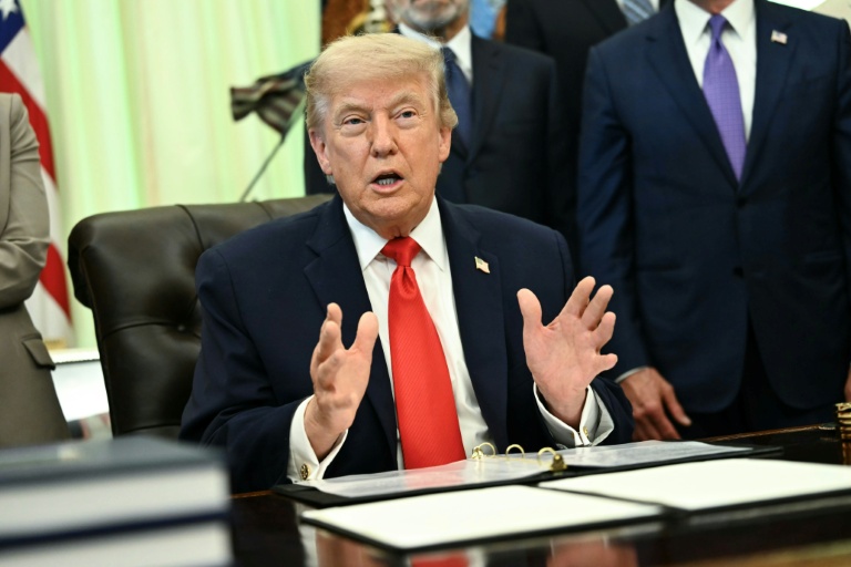 Le président américain Donald Trump dans le Bureau ovale de la Maison Blanche, le 11 juin 2026 à Washington