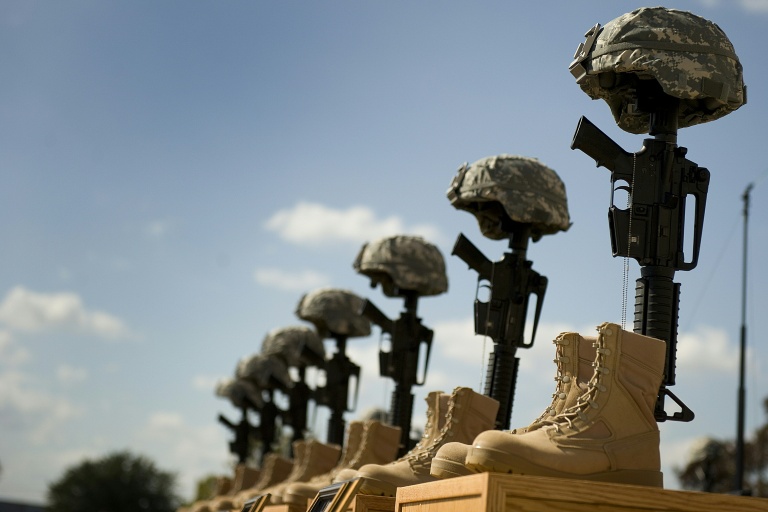 Un mémorial dédié aux soldats tombés au combat lors d’une cérémonie d'hommage aux treize victimes de la fusillade perpétrée par Nidal Hasan, le 10 novembre 2009 à Fort Hood, au Texas