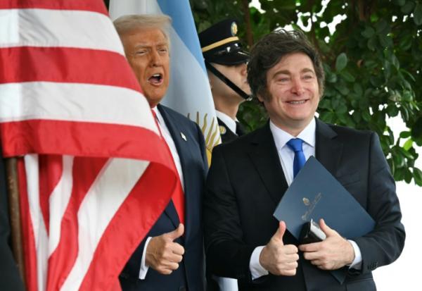 Le président américain Donald Trump recçoit son homologue argentin Javier Milei le 14 octobre 2025 à la Maison Blanche