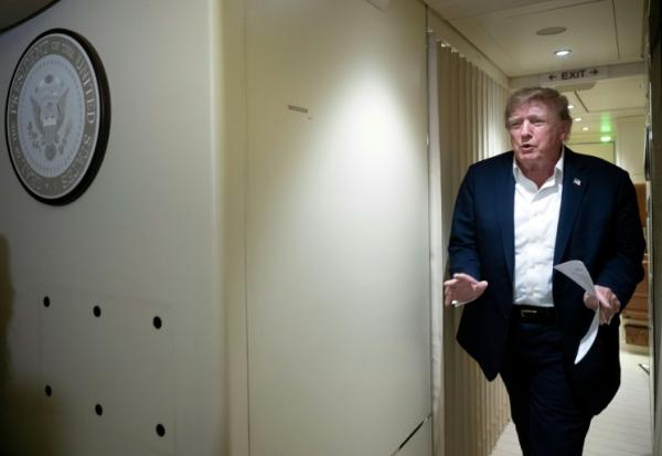Le président américain Donald Trump à bord de l'avion présidentiel Air Force One le 13 septembre 2026
