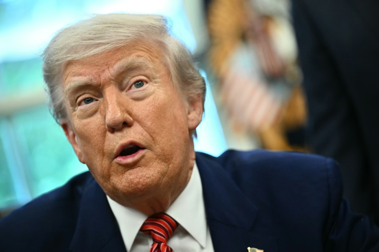 Le président américain Donald Trump dans le Bureau ovale de la Maison Blanche, le 23 mai 2025 à Washington