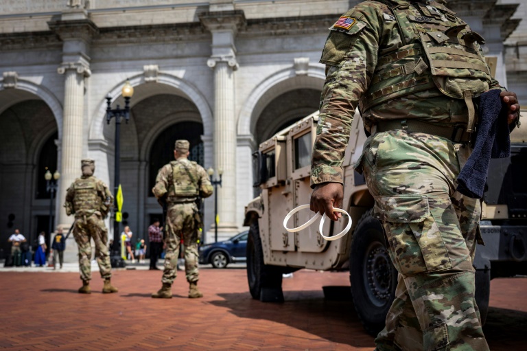Des gardes nationaux devant la principale gare de Washington, le 14 août 2025