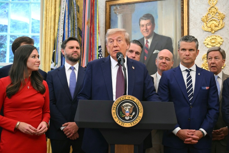 Le président américain Donald Trump s'exprime dans le bureau ovale de la Maison Blanche à Washington, le 2 septembre 2025