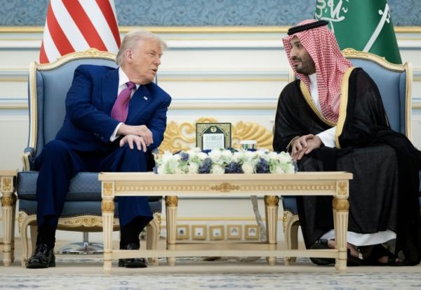 Le président américain Donald Trump reçu par le prince héritier saoudien Mohammed ben Salmane à Ryad, le 13 mai 2025 