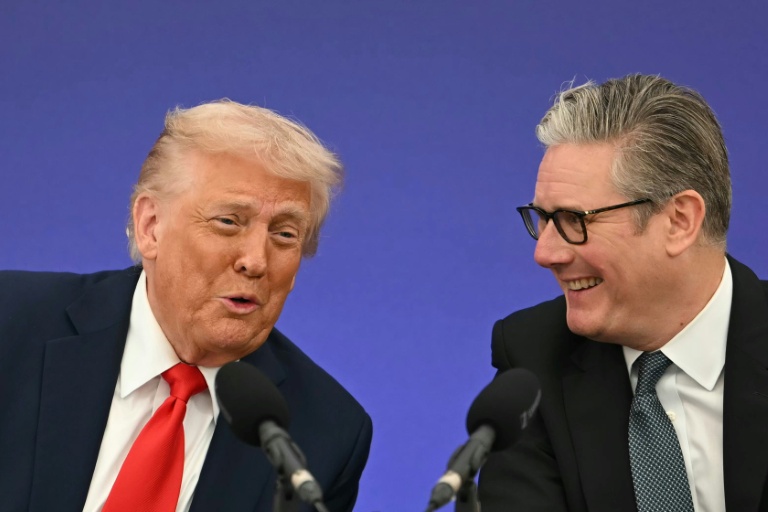 Le président américain Donald Trump et le Premier ministre britannique Keir Starmer lors de la signature de l'accord de coopération technologique à Chequers, en Angleterre, lors de la visite d'Etat de Trump le 18 septembre 2025