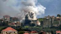 Frappe aérienne israélienne sur le village de Khiam, dans le sud du Liban, près de la frontière avec Israël, vue depuis la ville voisine de Marjayoun, le 16 mars 2026