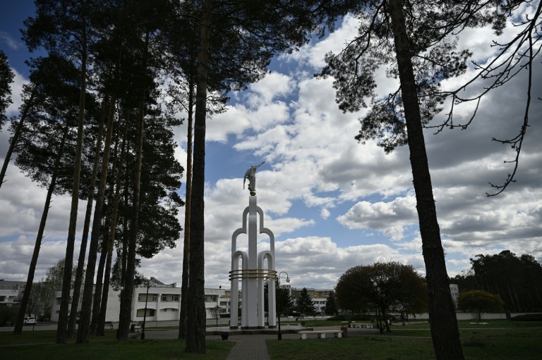 Un momument de la ville de Slavoutytch dans le nord de l'Ukraine, le 25 avril 2026 
