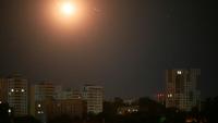 Les défenses ukrainiennes intercepent des missiles russes au-dessus de Kiev, le 15 juin 2026