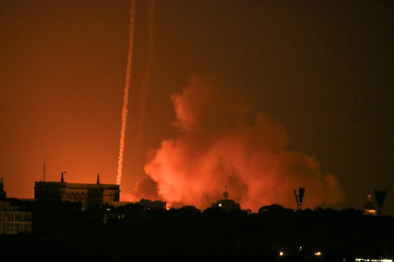 Des frappes aériennes nocturnes russes sur Kiev, le 20 août 2026 en Ukraine