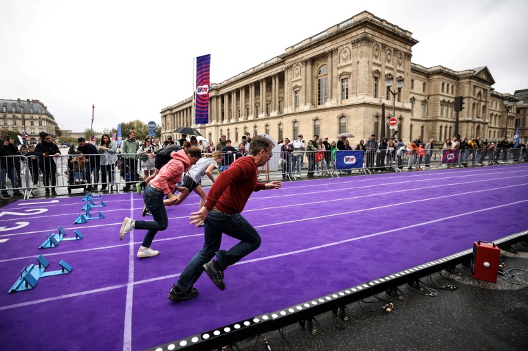 Des participants à Paris lors d'une course organisée dans le cadre de la première Fête du sport, avec plus de 5.000 événements dans toute la France, le 14 septembre 2025