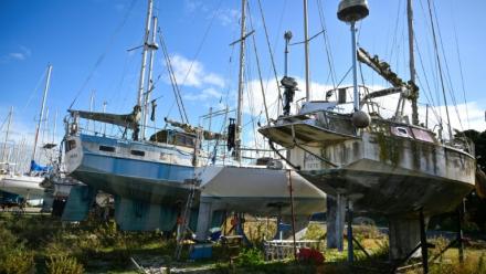 Un cimetière de bateaux à Port-Saint-Louis-du-Rhône, aux portes de la Camargue dans les Bouches-du-Rhône, le 7 novembre 2025