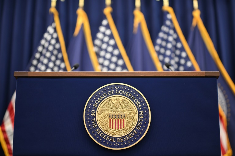 La banque centrale des États-Unis a entamé mardi sa réunion sur les taux directeurs dans une configuration particulière: un conseiller de Donald Trump, devenu gouverneur in extremis, est à la même table qu'une responsable que l'exécutif cherche à éjecter