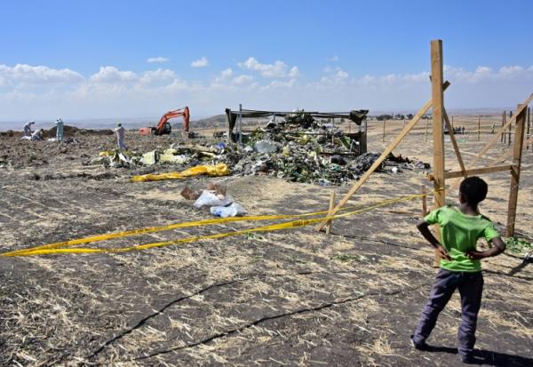 Sur le site du crash du Boeing 737 MAX d'Ethiopian Airlines à Bishoftu (Ethiopie), le 16 mars 2019.