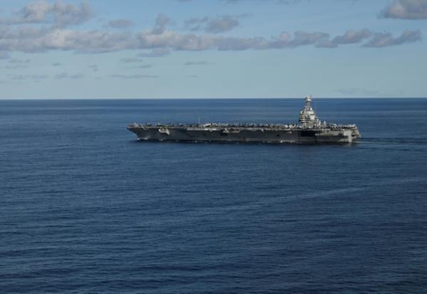 Le USS Gerald R. Ford, le plus grand porte-avions du monde, aperçu en mer du Nord lors de l'exercice Neptune Strike 2025 de l'OTAN le 24 septembre 2025 en mer du Nord