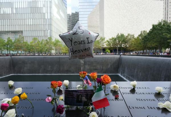 Commémoration du 25e anniversaire des attentats du 11 septembre 2001, au Mémorial national du 11 septembre à New York, le 11 septembre 2026