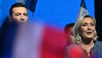 Marine Le Pen (d) et Jordan Bardella en meeting à Narbonne (Aude), le 1er mai 2025